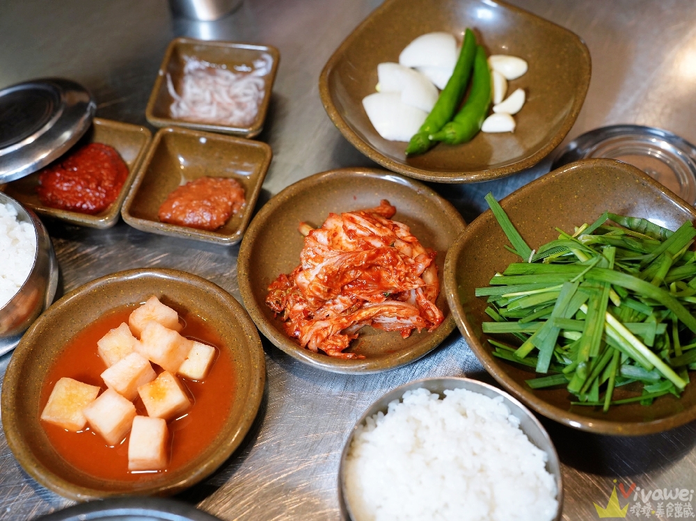 韓國釜山美食｜『水邊最高豬肉湯飯 西面樂天店』西面站樂天百貨9樓必吃！豬頸肉湯飯＆豬肉血腸湯飯開箱（附菜單價格＆吃法）