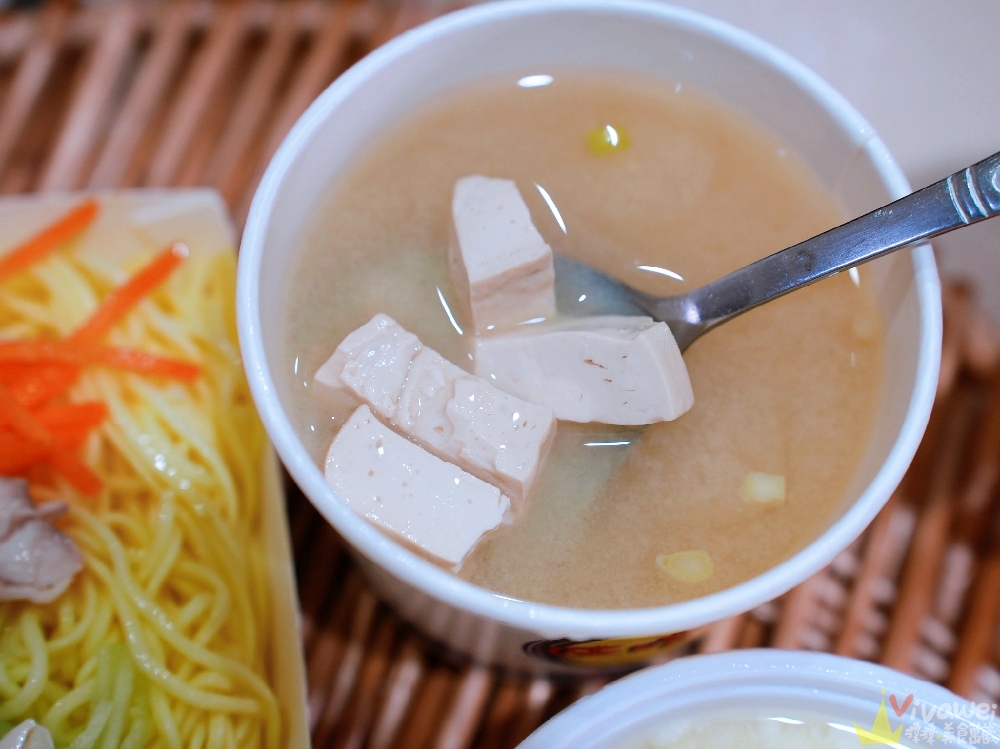 桃園中壢美食｜『双營涼麵』在地老字號涼麵專賣！銅板價的壽司,味噌湯,蒸蛋～另有素食涼麵選擇！