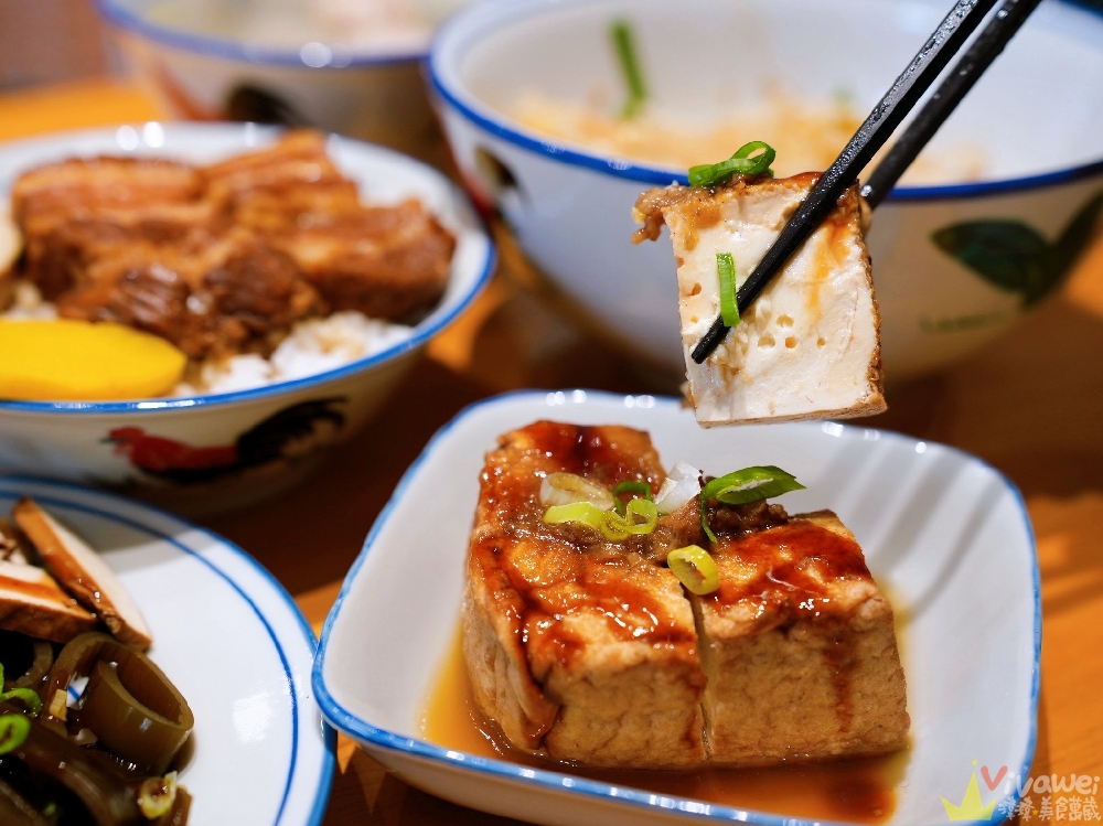 苗栗市美食｜『興旺發飲食』溫馨舒適的小吃店～必點國宴乾板條&控肉飯～還有特色艾草圓紅茶拿鐵！