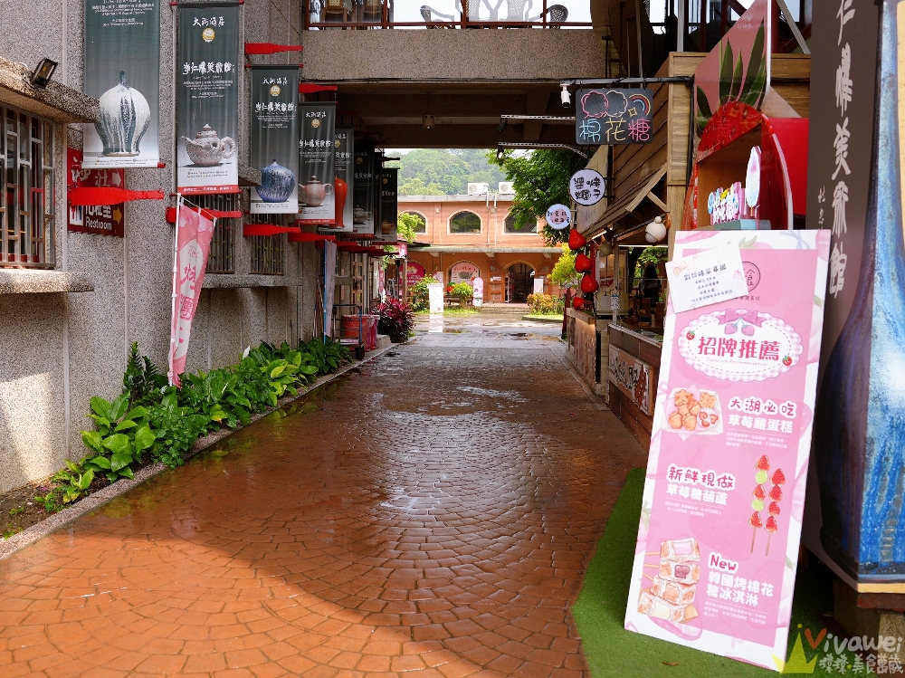 苗栗大湖美食｜『HEN厚實雞蛋糕』大湖酒莊草莓季限定美食推薦~假日才吃得到！必點綜合雞蛋糕+草莓糖葫蘆~造型可愛又好拍！