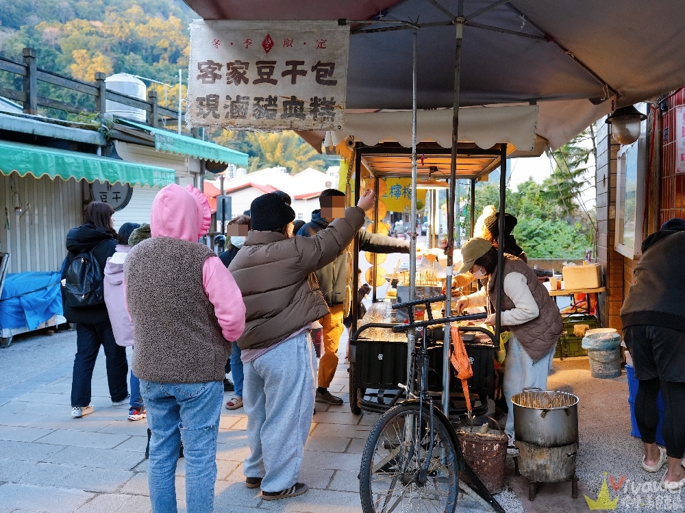 苗栗泰安美食｜『滷媽媽客家豆干包/現滷豬血糕』清安豆腐街假日限定的超好吃豆干包&豬血糕！