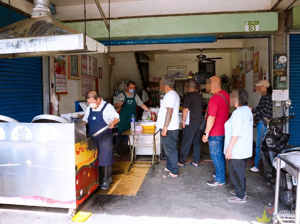 花蓮鳳林美食｜『鳳林水煎包』無招牌在地排隊小吃！超美味的現做水煎包~高麗菜&肉包都好吃！