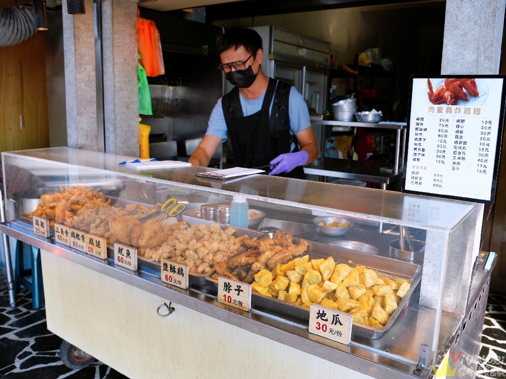 桃園蘆竹美食|『尚豪轟炸雞翅(坑口店)』平日限定!藏在工業區的好吃炸物專賣!必買魷魚,甜不辣,地瓜~可免費加蒜片! 桃園蘆竹美食|『尚豪轟炸雞翅(坑口店)』平日限定!藏在工業區的好吃炸物專賣!必買魷魚,甜不辣,地瓜~可免費加蒜片!