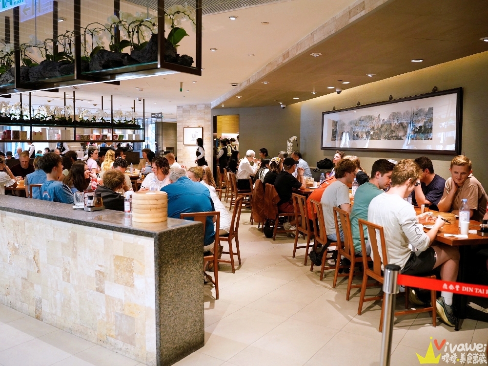 台北信義美食｜『鼎泰豐-台北101店』台北101最夯排隊店！觀光客必朝聖的小籠包名店！隱藏版吃法大公開！