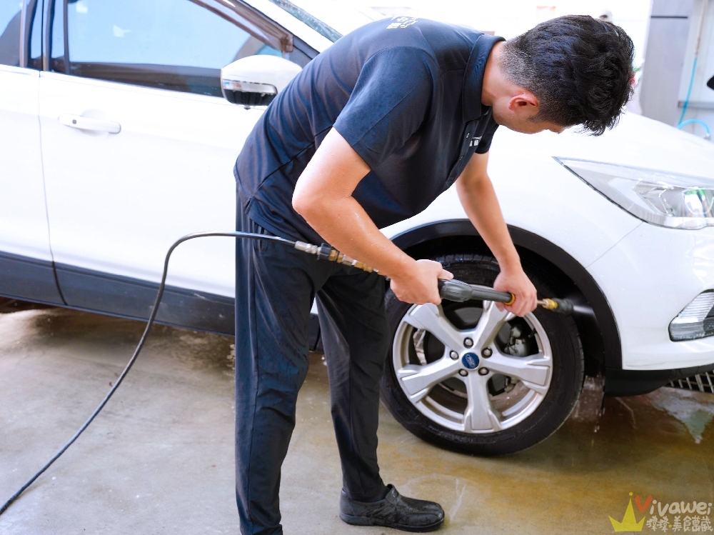 苗栗頭份洗車推薦｜『淨潔極速洗車中心』360度水刀洗車！快速又細緻的洗車服務！讓你的愛車回春！