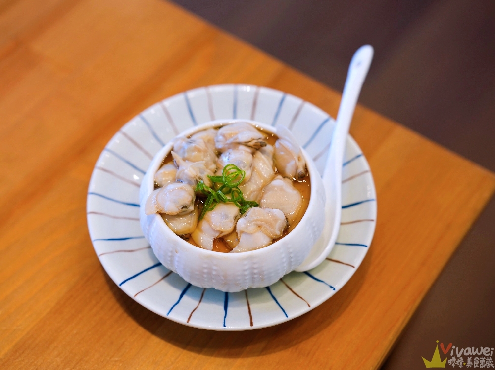 新北萬里美食｜『階梯上食堂』新鮮好吃的生魚片丼飯&日式定食！內用享魚肉味噌湯免費喝到飽！