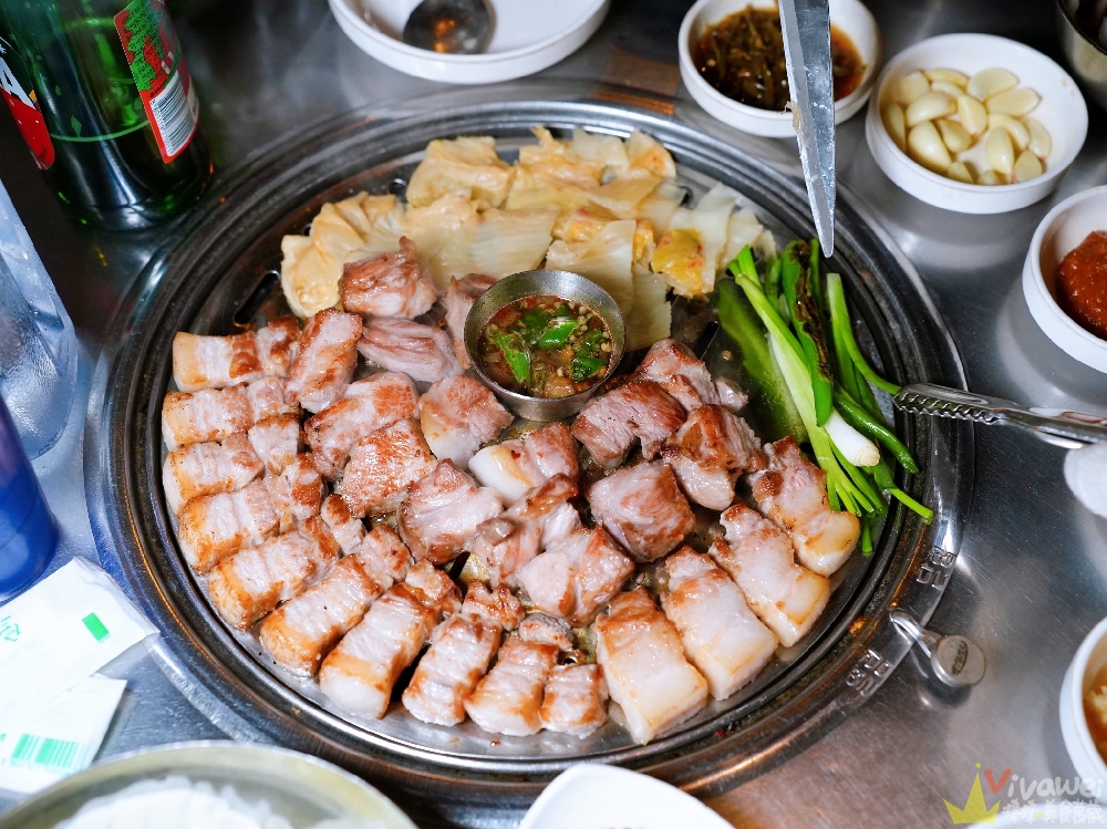 韓國釜山美食｜『釜山宅烤肉』西面站燒肉推薦！必吃厚切五花肉+豬頸肉拼盤！帥哥歐巴代烤超加分！