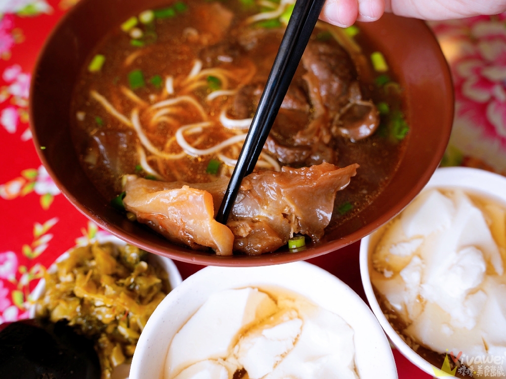 桃園內壢美食｜『元生牛肉麵館』人氣牛肉麵＆現切滷味！內用豆花吃到飽～我一口氣吃了3碗！
