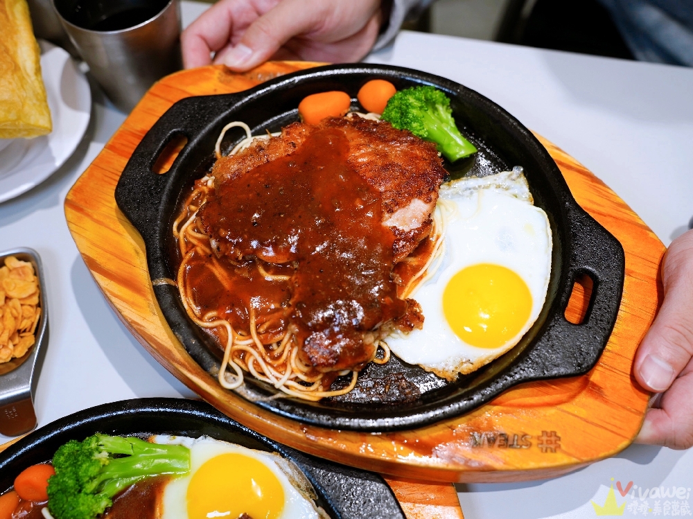 桃園中壢美食｜『#STEAK』中壢SOGO附近的平價牛排館！脆皮雞腿排+厚切沙朗牛排～必加黃金蒜片～咖哩飯,玉米濃湯,飲料,霜淇淋吃到飽！