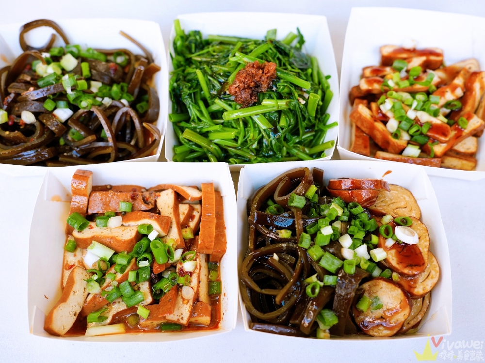 苗栗市美食｜『簡單拌』隱藏版的銅板價麵店小吃！紅蔥拌麵超香,麻醬麵自己磨麻醬～還有紅油炒手+滷味！
