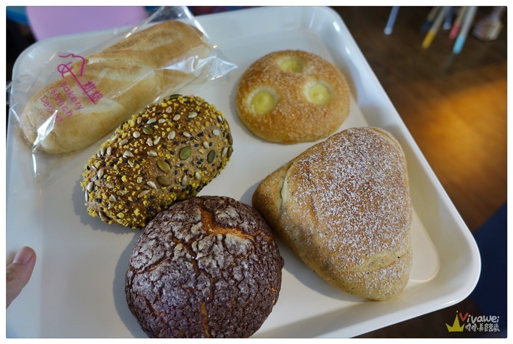 苗栗頭份美食｜『安烘焙』好吃的甜派和外帶麵包&販售brunch早午餐的咖啡廳
