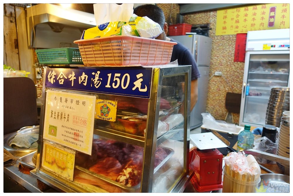 台南中西區美食｜『鬍鬚忠牛肉湯』破3000則4.1顆星高評價！晚場限定的花紋牛肉湯和蒜頭牛肉！