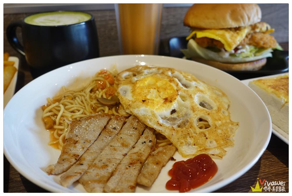 桃園平鎮美食｜『飽嗝Burger』輕工業風的舒適環境-多樣化早餐Brunch專賣!