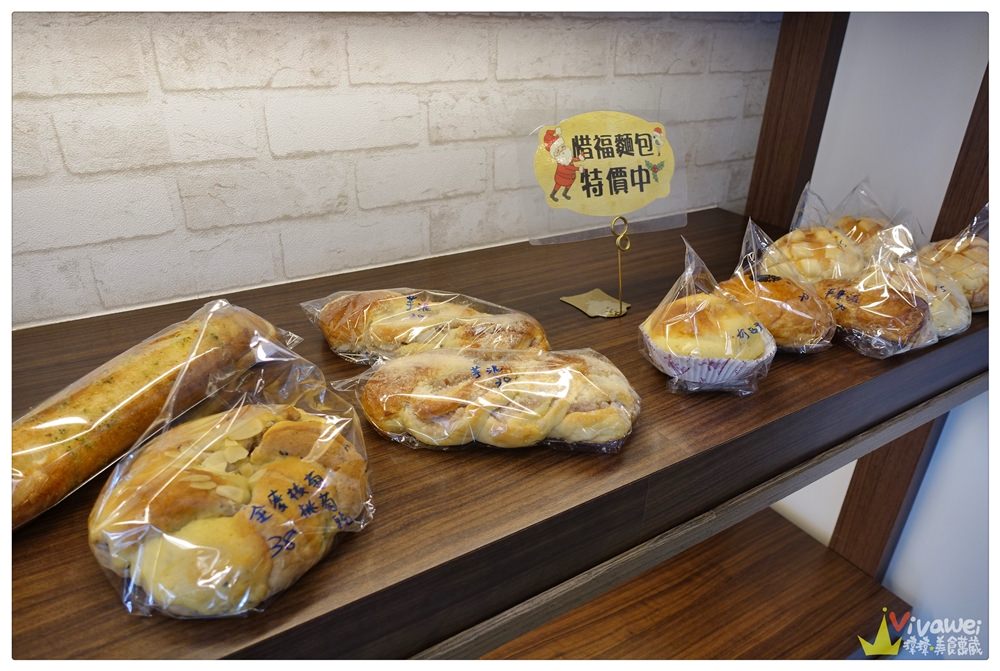 苗栗市美食｜『里約烘焙』多樣化又好吃的麵包店-賣起最夯的髒髒包!
