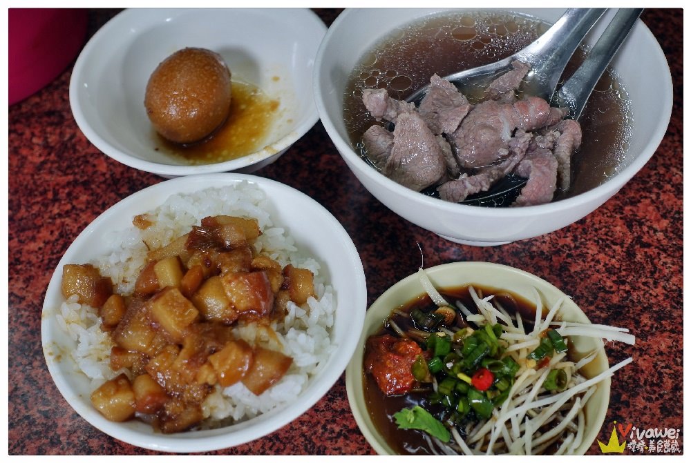 台南美食｜『阿牛牛肉湯』在地人推薦必吃小吃~新鮮溫體牛肉配上膠質滿滿的肉燥飯!