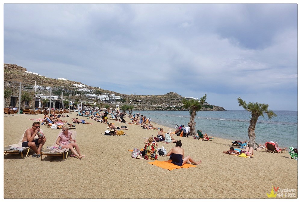 希臘旅遊景點｜『天堂海灘Paradise Beach』米克諾斯島Mykonos適合放空曬太陽及玩水的海灘~還有海景餐廳及club!