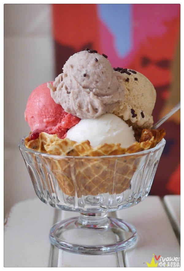 苗栗竹南美食｜『歐德蜜義式冰淇淋』手工waffle甜筒配上在地季節水果製成的天然冰淇淋!