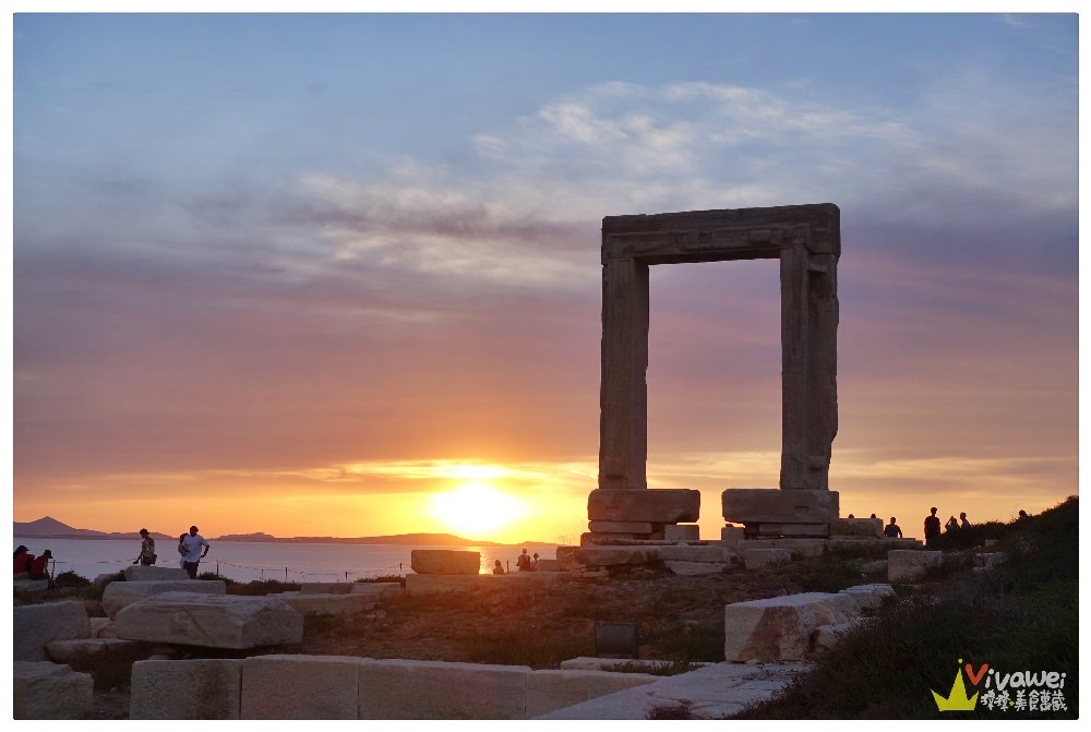 希臘自助蜜月旅行｜納克索斯島NAXOS地標”阿波羅門”~無論白天或日落都超美！