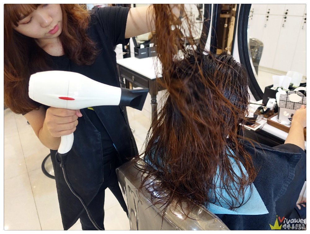 台中美髮推薦『Nina Hair Designer』受損髮也有春天！頭皮養護&健康燙染~重新擁有亮澤秀髮！