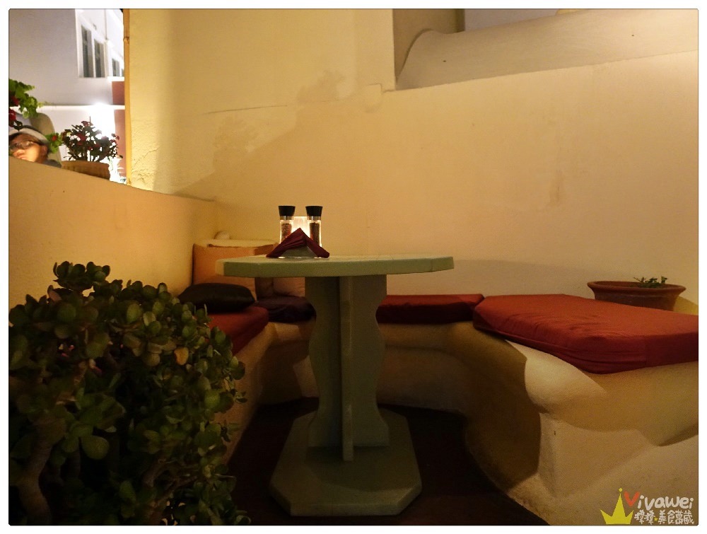 希臘聖托里尼美食｜『Karma Restaurant Bar』伊亞OIA超高CP值餐廳~燈光美氣氛佳的約會餐廳!