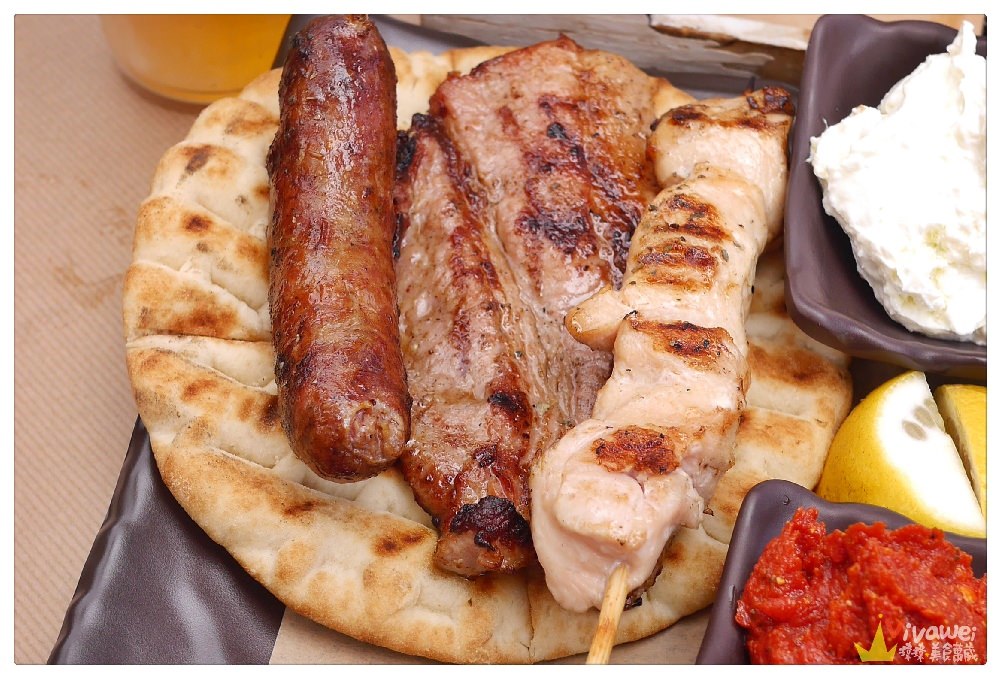 希臘聖托里尼美食｜『Pitogyros』伊亞OIA高評價的傳統希臘烤肉PITA專賣