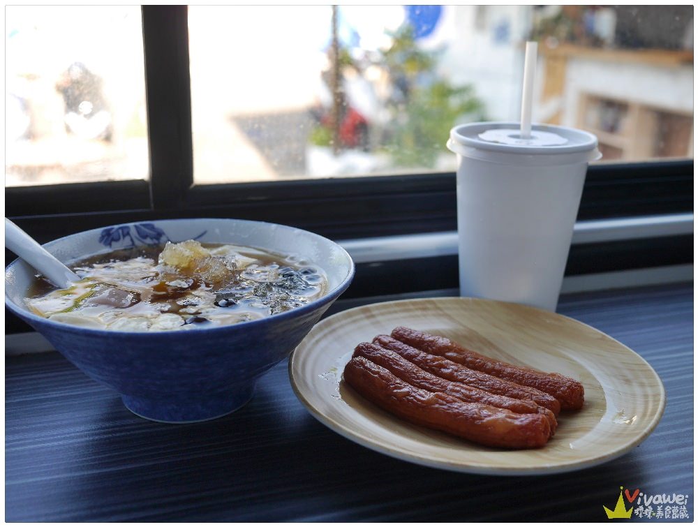 台中沙鹿美食｜『一之糖豆花-夢想店』在沙鹿夢想街旁的夢幻巴士裡吃早餐,輕食和豆花!