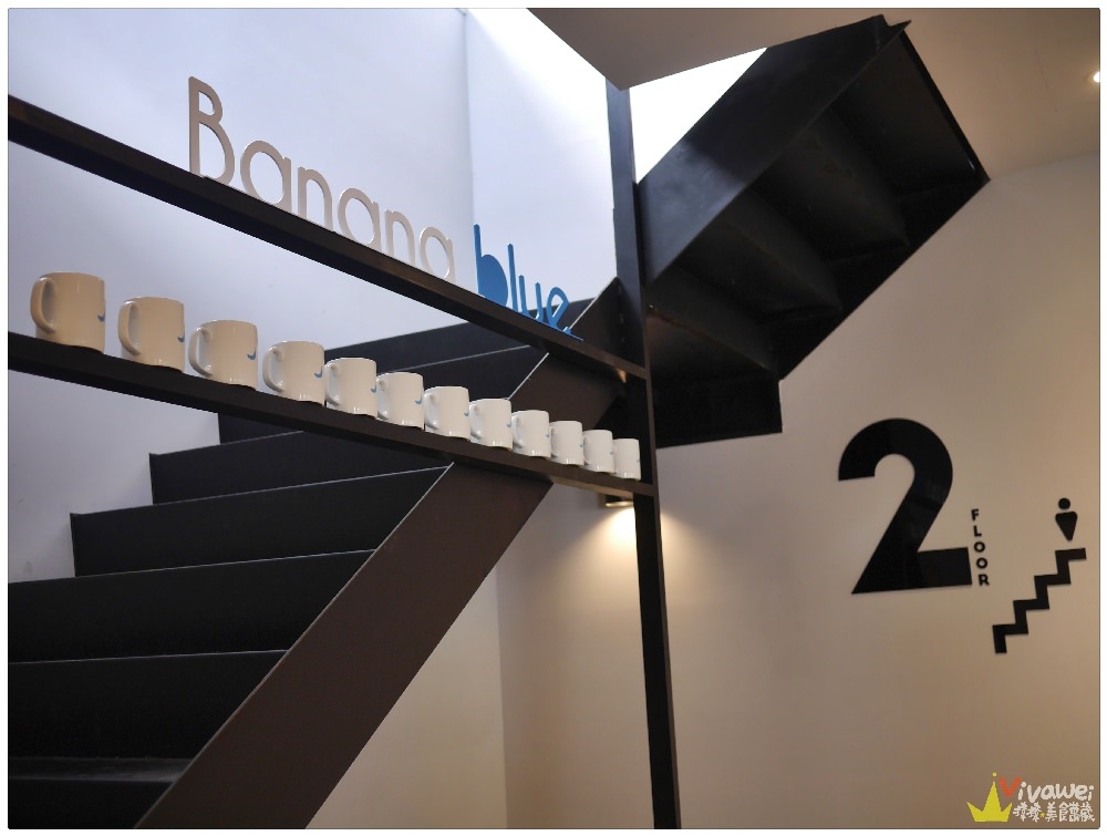 台北士林美食｜『Banana Blue Coffee』有插座有WIFI不限時~士林捷運站旁的獨棟三層樓平價咖啡廳!