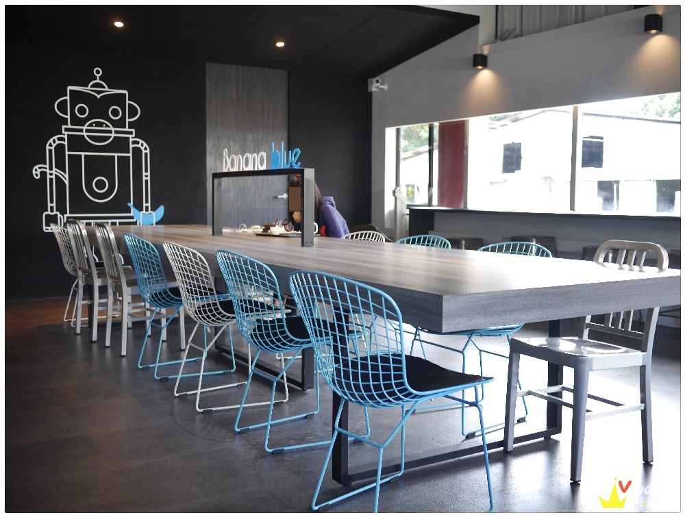 台北士林美食｜『Banana Blue Coffee』有插座有WIFI不限時~士林捷運站旁的獨棟三層樓平價咖啡廳!