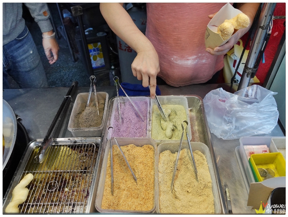 台中北區美食｜『老窗白糖粿』一中商圈排隊銅板美食~多種口味的白糖粿軟Q好吃!
