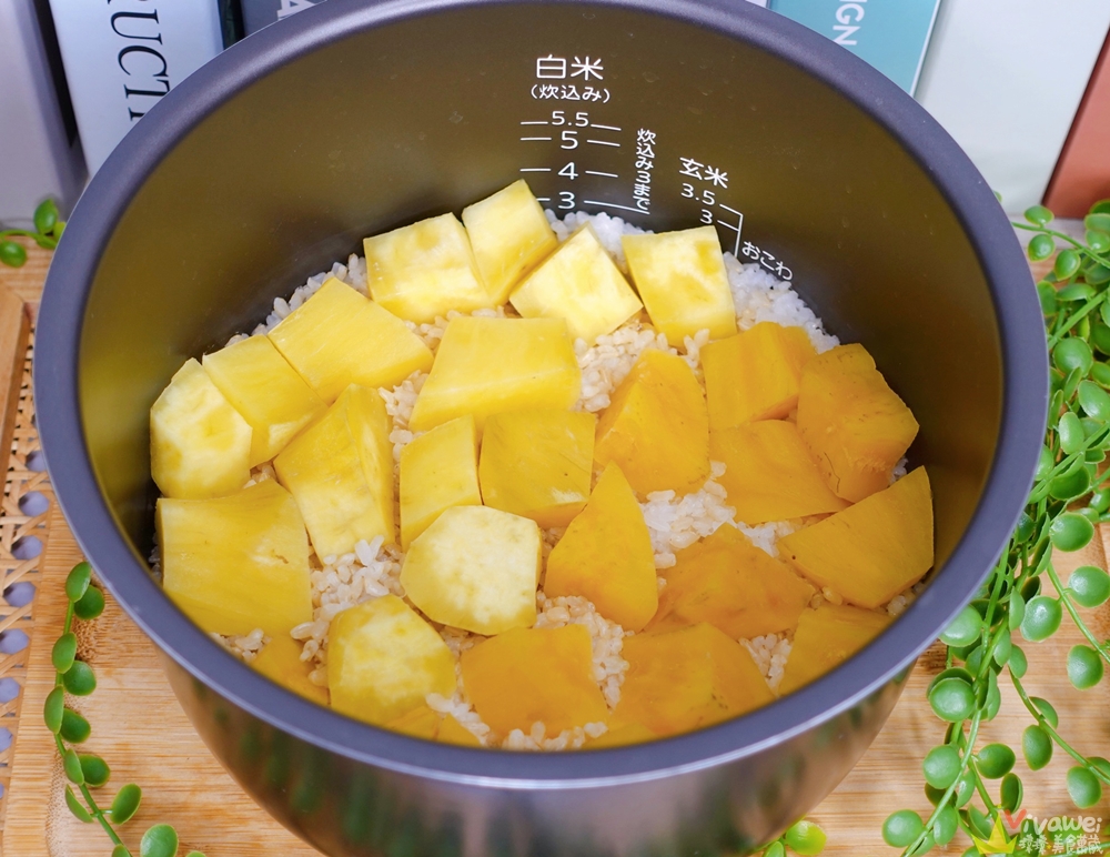 居家食譜分享｜『糙米地瓜飯』用電子鍋輕鬆煮健康地瓜飯！簡單又好吃！