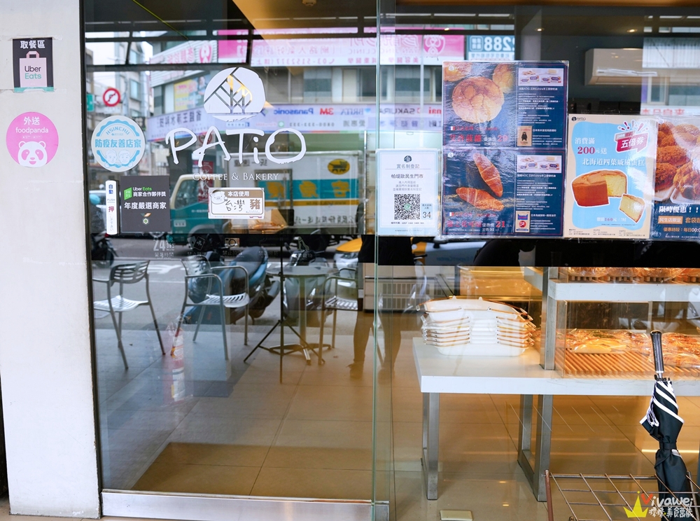 新竹美食｜『帕堤歐咖啡蛋糕烘焙』新竹巨城旁24小時營業的蛋糕麵包店~二樓還有內用座位區~