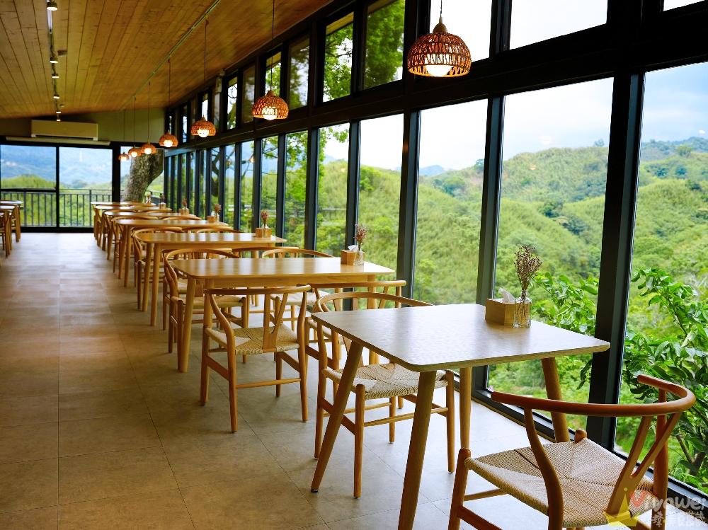 苗栗銅鑼美食｜『紫鳶山城-覓境莊園』超美玻璃屋餐廳~低消只要150元的秘境景觀餐廳！