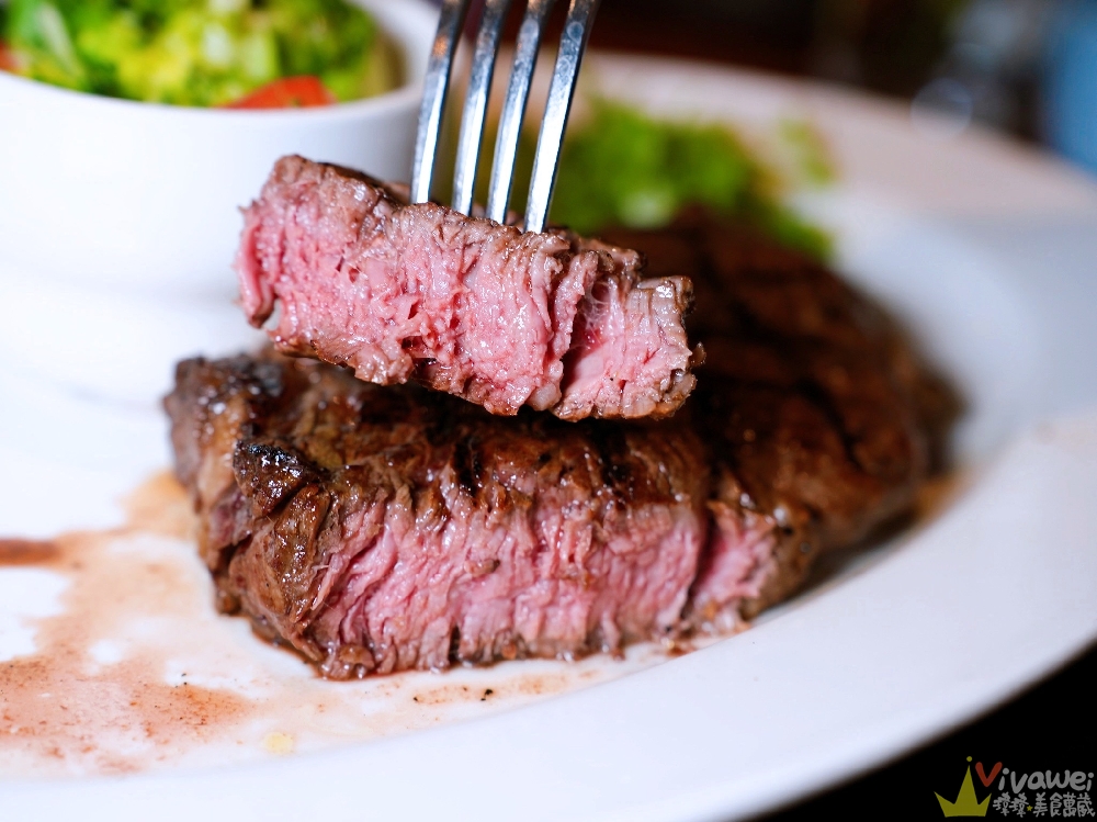 桃園中壢美食｜『Texas Roadhouse 德州鮮切牛排』青埔新光影城/置地廣場xpark二樓！美式排餐專賣店~內用餐包&花生無限吃到飽！