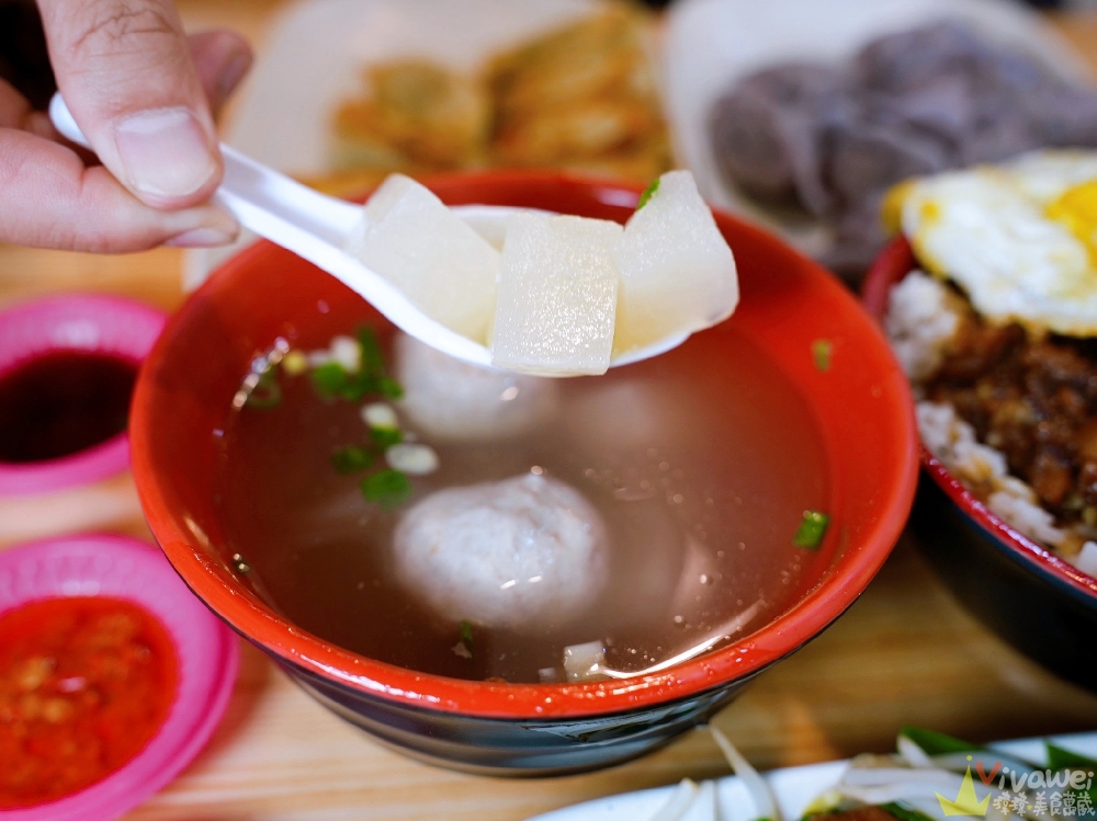 桃園中壢美食｜『餃餃好喫-深夜食堂』營業至凌晨兩點的深夜食堂！必吃膠質滿滿的滷肉飯&金黃酥脆的煎餃！