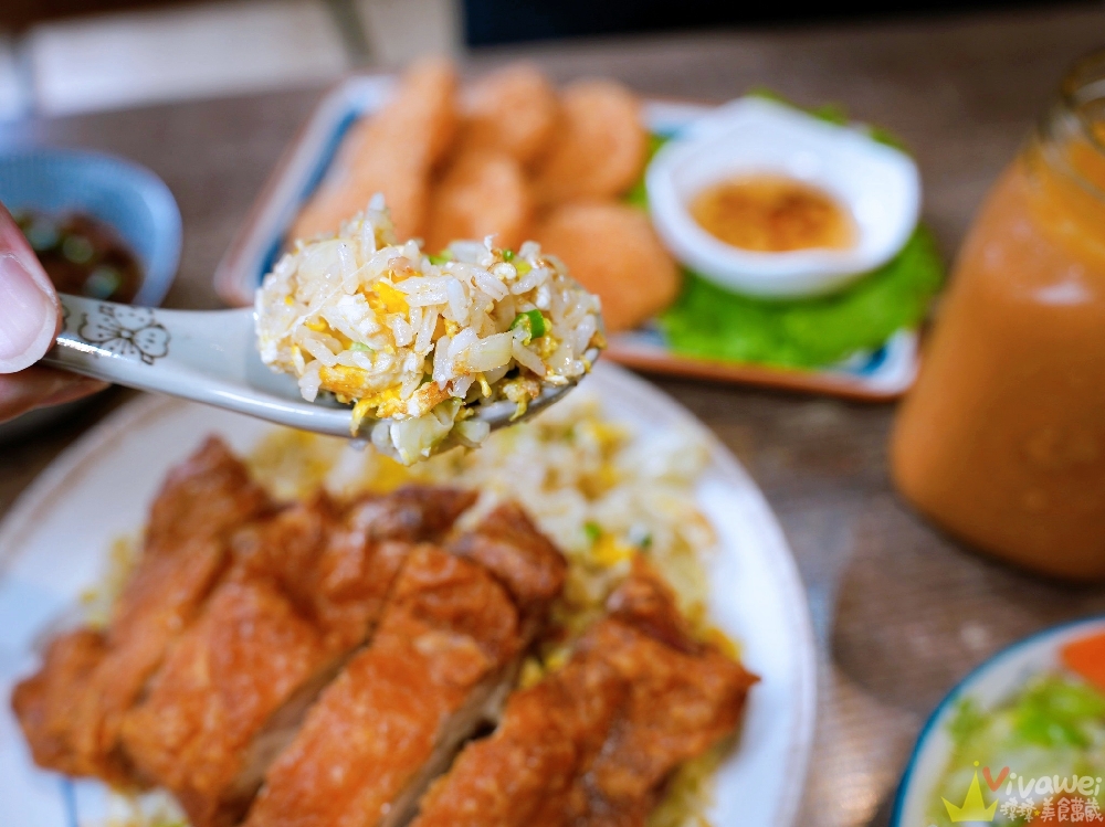 桃園中壢美食｜『壹食貳香』內壢專賣中式與泰式的美味小餐館！必吃雞腿炒飯&金錢蝦餅！