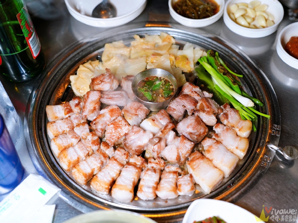 韓國釜山美食｜『釜山宅烤肉』西面站燒肉推薦！必吃厚切五花肉+豬頸肉拼盤！帥哥歐巴代烤超加分！
