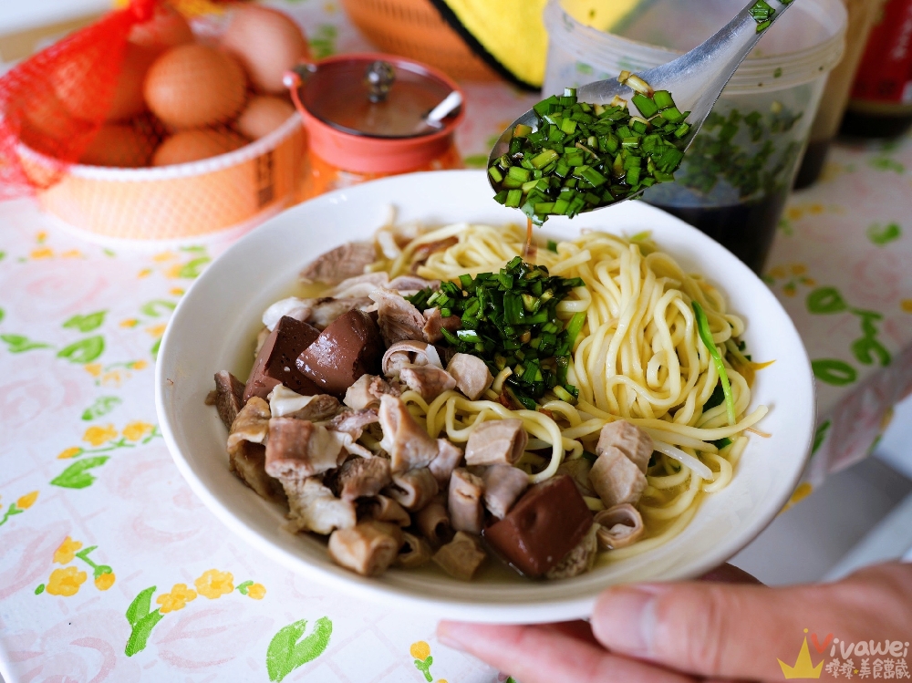 苗栗後龍美食｜『阿國小吃店』平日限定！免費加湯加麵超佛心！在地人激推綜合油麵必吃～韭菜醬油更是靈魂！