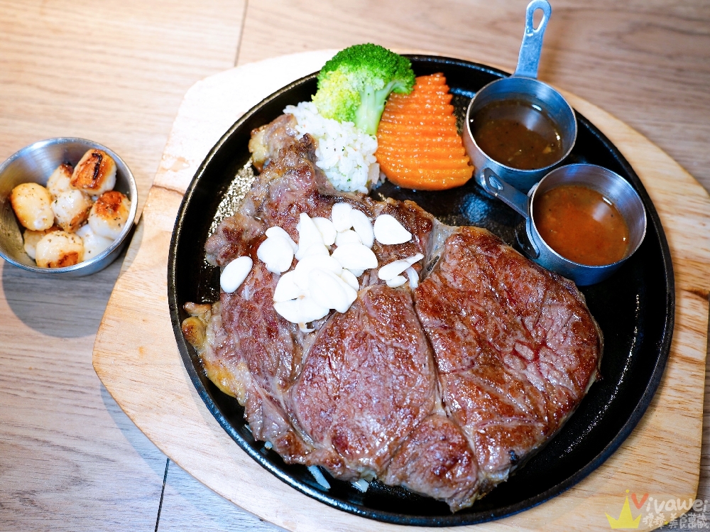 桃園中壢美食｜『慕特牛排中原店』排餐350元起～有自助吧及薯條無限續～附設免費停車場！