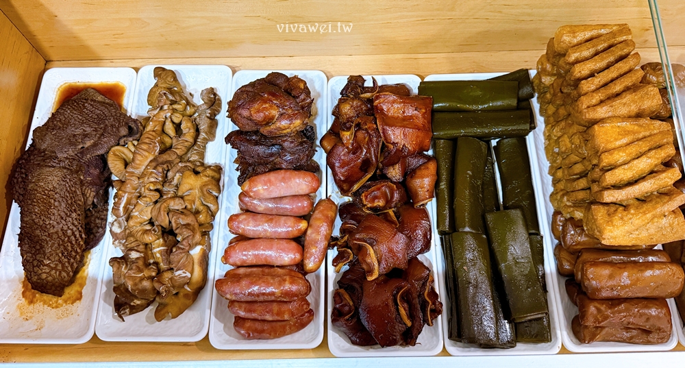 桃園中壢美食|『坐餓多端麵飯館』鮮蝦紅油炒手超讚~小菜拼盤多樣又好吃~ 桃園中壢美食|『坐餓多端麵飯館』鮮蝦紅油炒手超讚~小菜拼盤多樣又好吃~