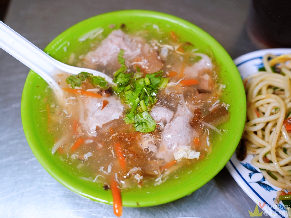 桃園平鎮美食｜『黃媽媽早點客家菜包』生意非常好的老字號早餐！好吃的傳統菜包及草仔粿！還有超多中式早餐品項！