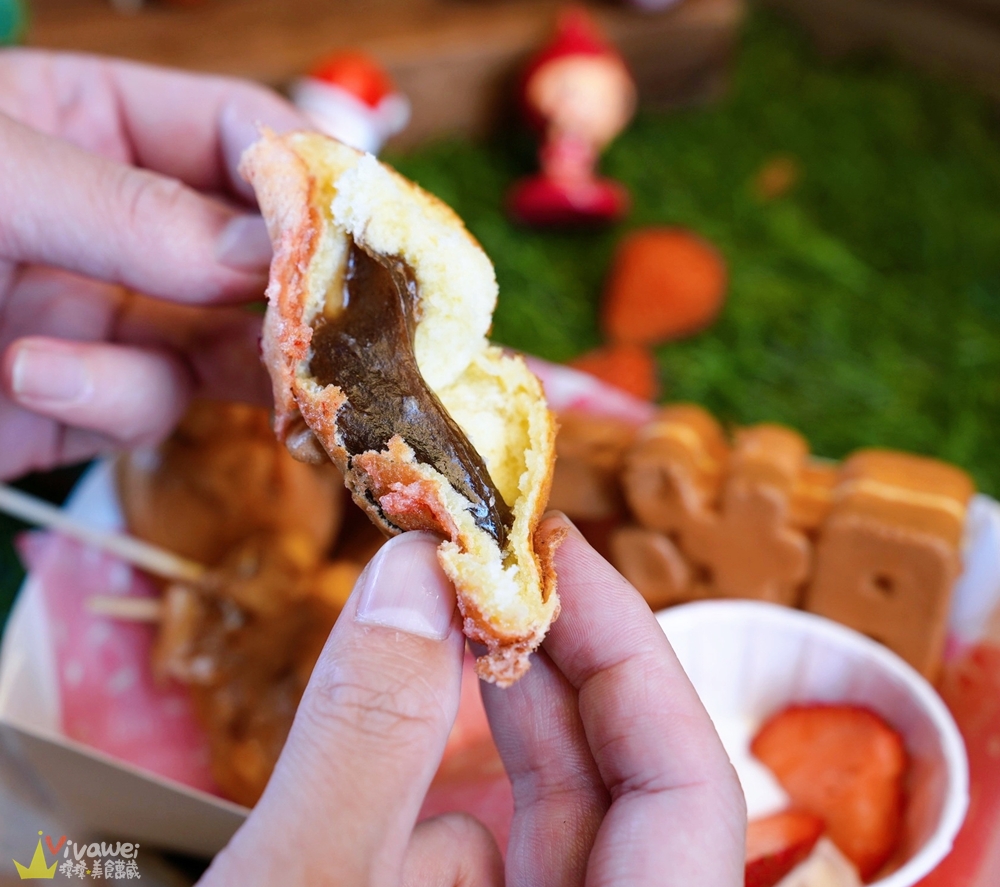 苗栗大湖美食｜『HEN厚實雞蛋糕』大湖酒莊草莓季限定美食推薦~假日才吃得到！必點綜合雞蛋糕+草莓糖葫蘆~造型可愛又好拍！