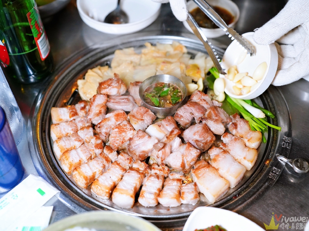 韓國釜山美食｜『釜山宅烤肉』西面站燒肉推薦！必吃厚切五花肉+豬頸肉拼盤！帥哥歐巴代烤超加分！