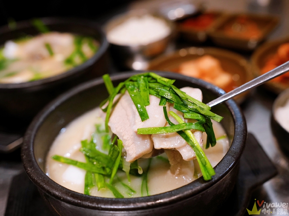 韓國釜山美食｜『水邊最高豬肉湯飯 西面樂天店』西面站樂天百貨9樓必吃！豬頸肉湯飯＆豬肉血腸湯飯開箱（附菜單價格＆吃法）