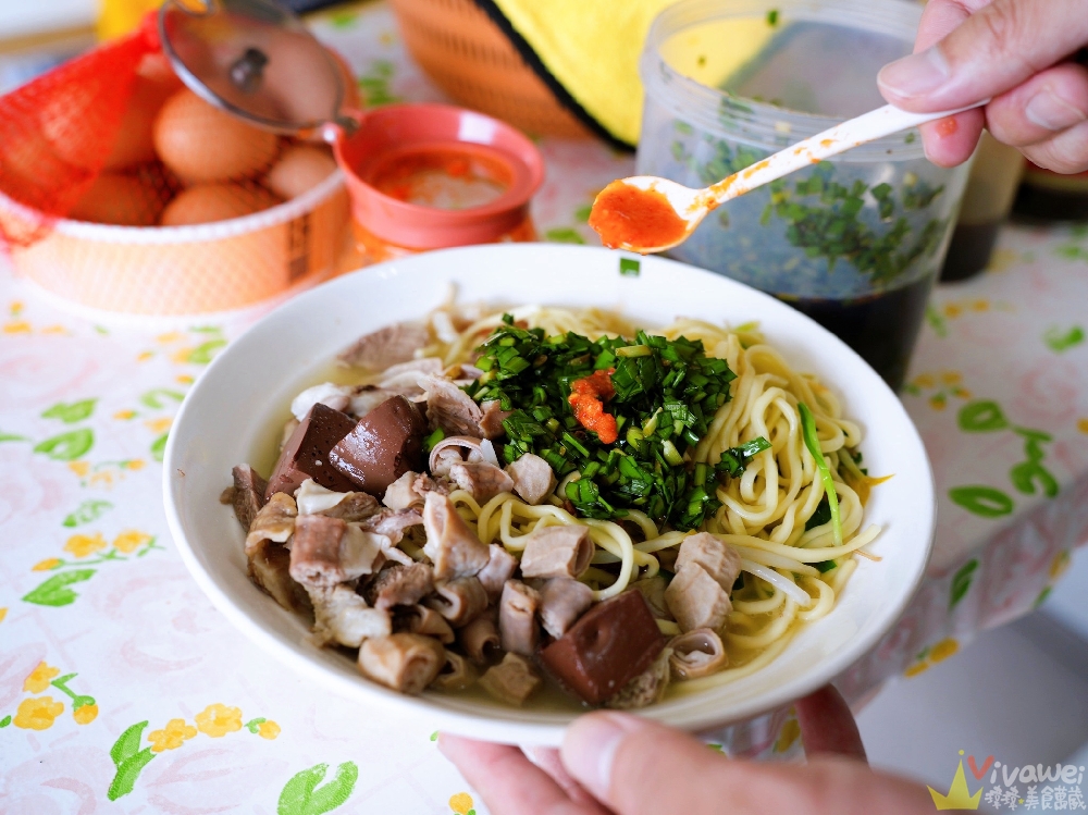 苗栗後龍美食｜『阿國小吃店』平日限定！免費加湯加麵超佛心！在地人激推綜合油麵必吃～韭菜醬油更是靈魂！