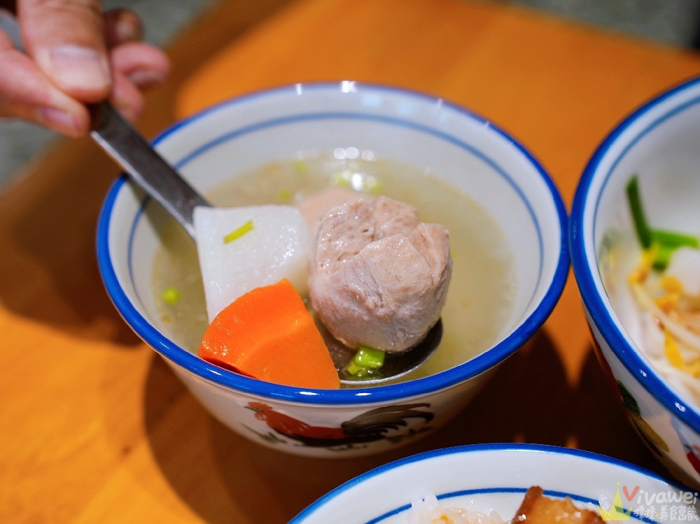 苗栗市美食｜『興旺發飲食』溫馨舒適的小吃店～必點國宴乾板條&控肉飯～還有特色艾草圓紅茶拿鐵！