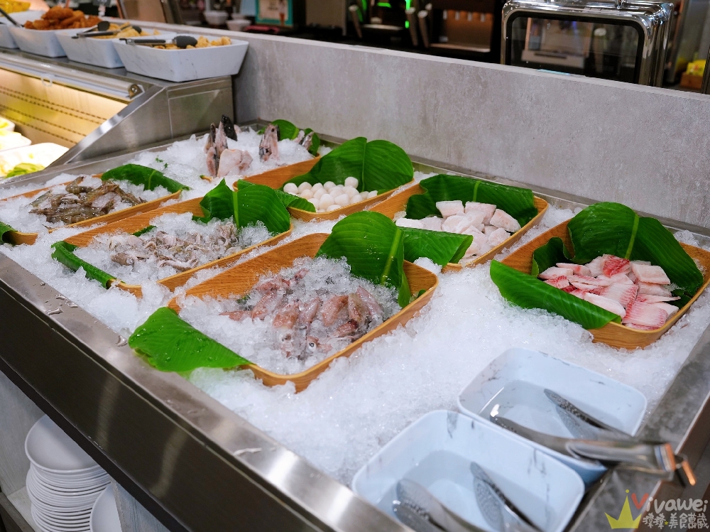 苗栗頭份美食｜『鼎熹華韻鍋物』超狂火鍋自助吧吃到飽！肉盤+海鮮+菜盤任你拿～還有熟食,炸物,罐裝啤酒,甜點,雪花冰,多款冰品！