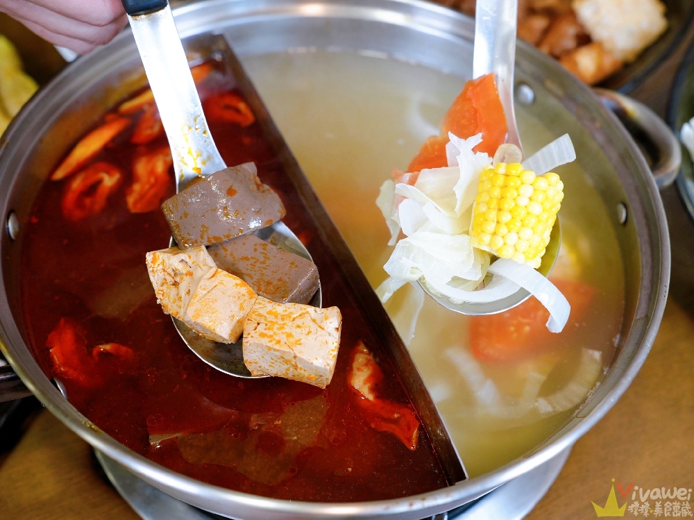 桃園市美食|『鐵木真麻辣鴛鴦火鍋』在地開業多年的單點傳統台式麻辣鍋~鴨血和豆腐免費續加! 桃園市美食|『鐵木真麻辣鴛鴦火鍋』在地開業多年的單點傳統台式麻辣鍋~鴨血和豆腐免費續加!