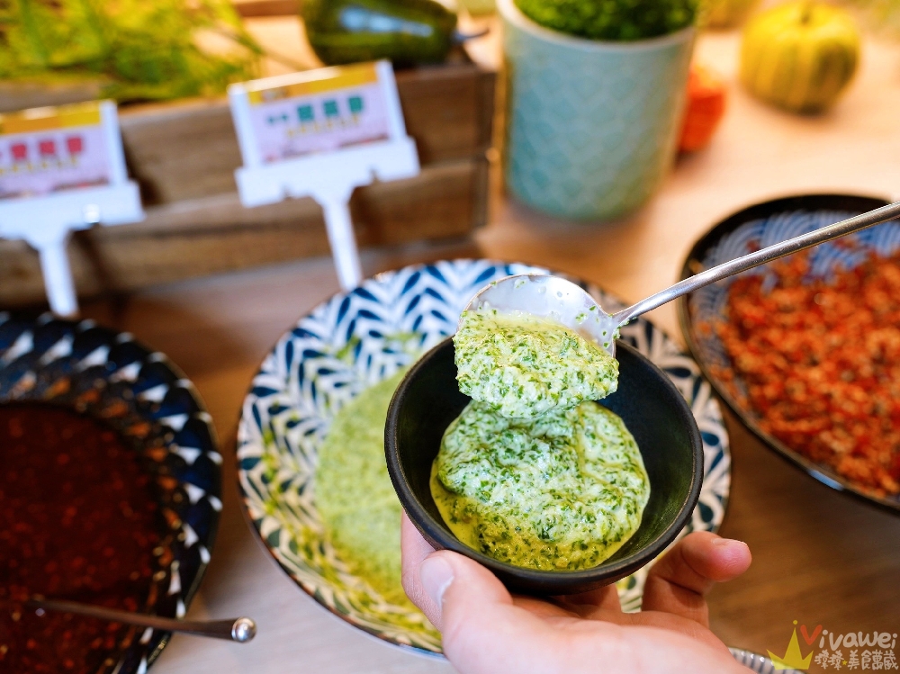 苗栗頭份美食｜『月團圓雞湯火鍋-苗栗頭份店』火鍋控必收！2025全新裝潢自助吧大升級！個人獨享鴛鴦鍋～蔬菜品項豐富～高品質鍋物專賣！