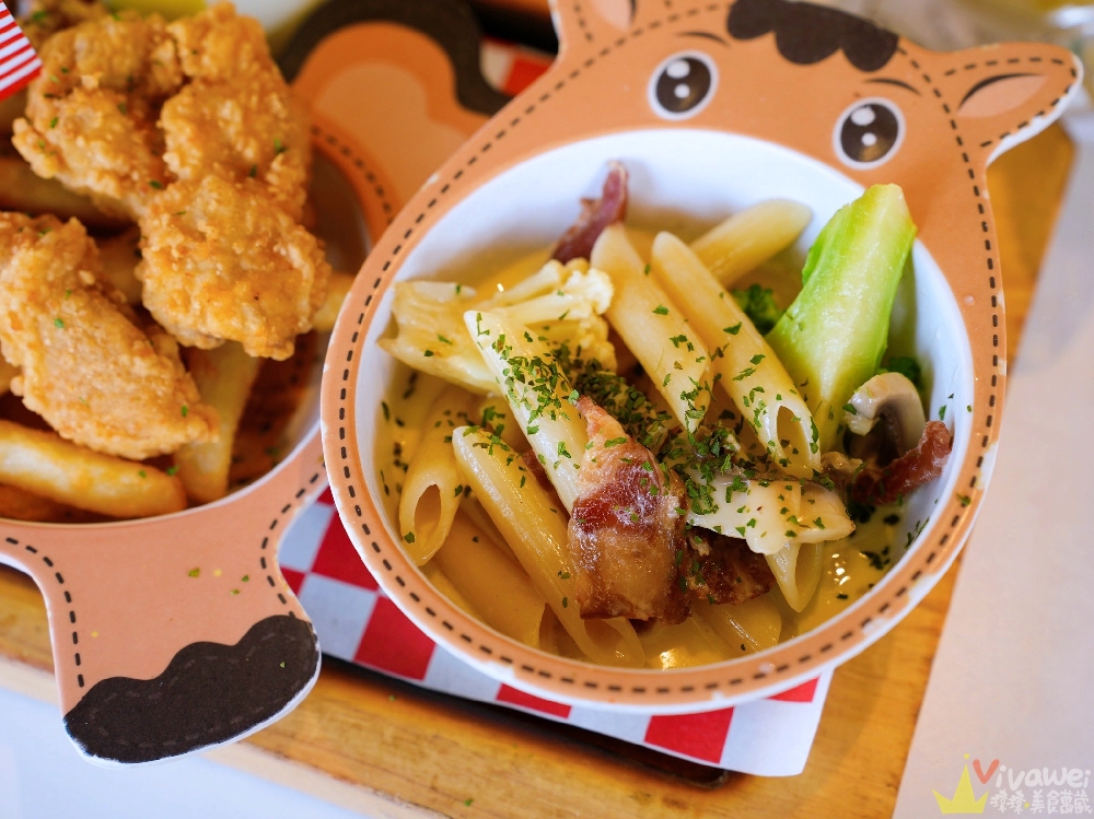 新北三芝美食｜『牛仔莊園』親子餐廳推薦！必吃牧馬人莊園牛排！草原白馬+美式鄉村風超好拍！