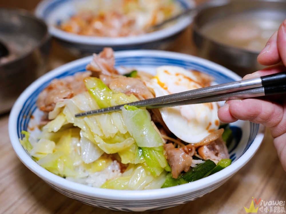 台北信義美食｜『富春雞肉』吳興街排隊熱門小吃！必吃高CP值雞腿飯～雙倍肉量更滿足！